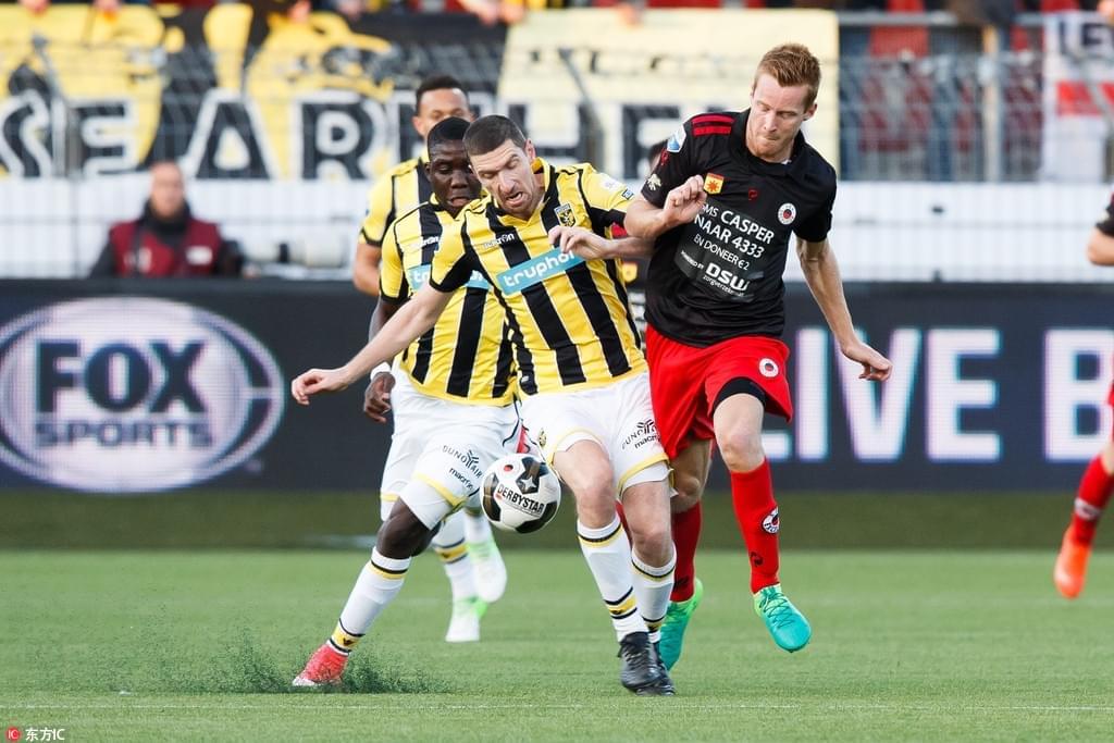 伍拉开差距 伍拉开差距