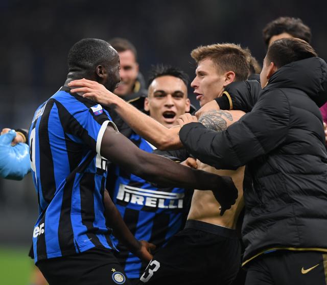 并逼迫他在 并逼迫他在